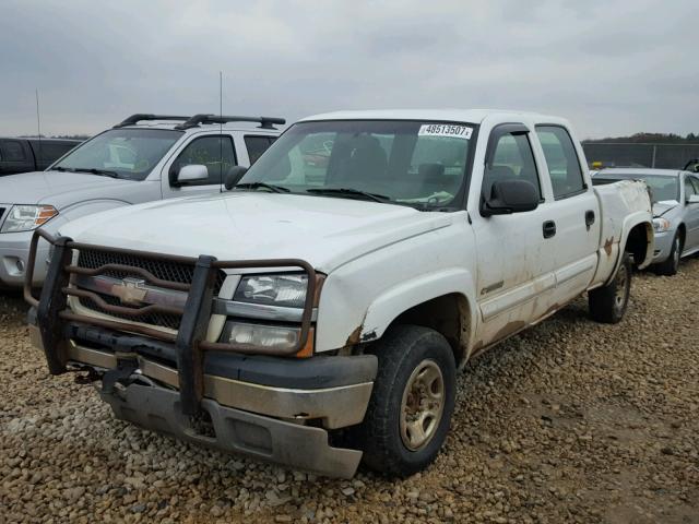 1GCGK13U43F102741 - 2003 CHEVROLET SILVERADO WHITE photo 2