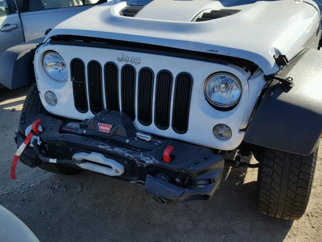 1C4BJWFG2HL571335 - 2017 JEEP WRANGLER U WHITE photo 9