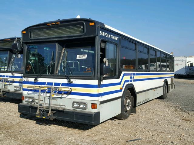 15GCB211251112741 - 2005 GILLIG TRANSIT BU WHITE photo 2