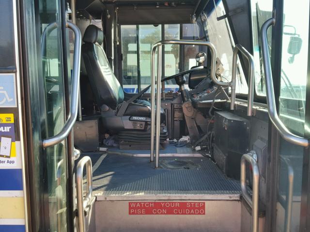 15GCB211651112726 - 2005 GILLIG TRANSIT BU WHITE photo 5