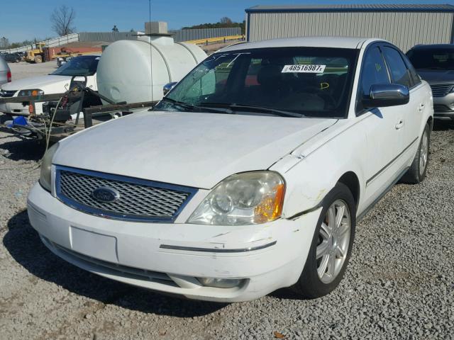 1FAFP25135G131477 - 2005 FORD FIVE HUNDR WHITE photo 2