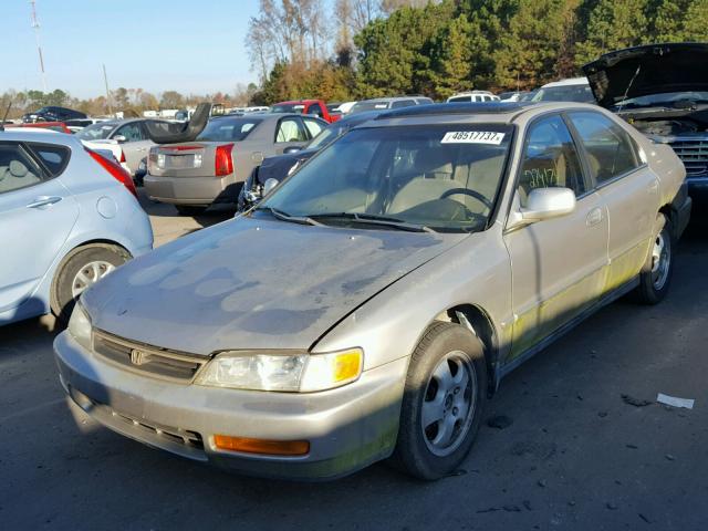 1HGCD5607VA238355 - 1997 HONDA ACCORD SE GOLD photo 2