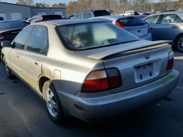 1HGCD5607VA238355 - 1997 HONDA ACCORD SE GOLD photo 3