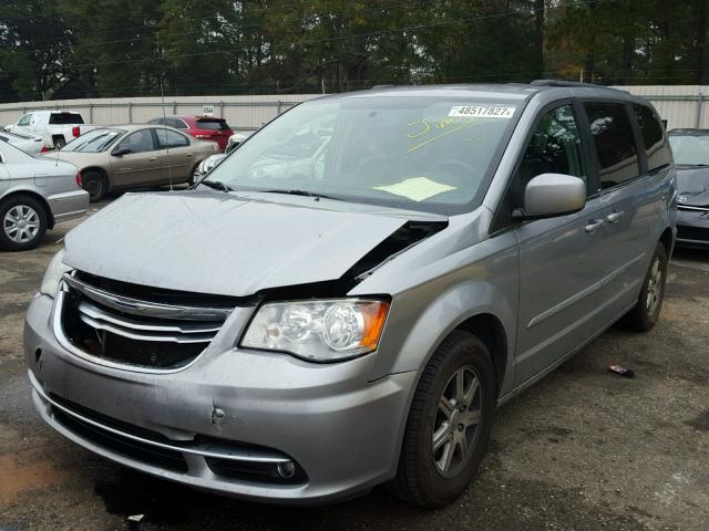 2C4RC1BG9DR583078 - 2013 CHRYSLER TOWN & COU SILVER photo 2