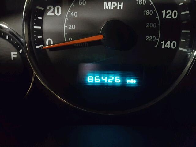 1J8HG58P37C595876 - 2007 JEEP COMMANDER SILVER photo 8