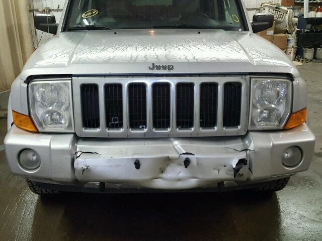 1J8HG58P37C595876 - 2007 JEEP COMMANDER SILVER photo 9