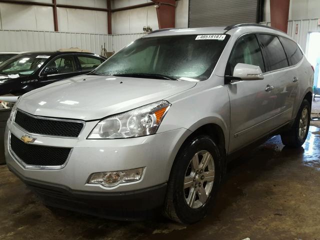 1GNLVGED3AS137286 - 2010 CHEVROLET TRAVERSE L SILVER photo 2