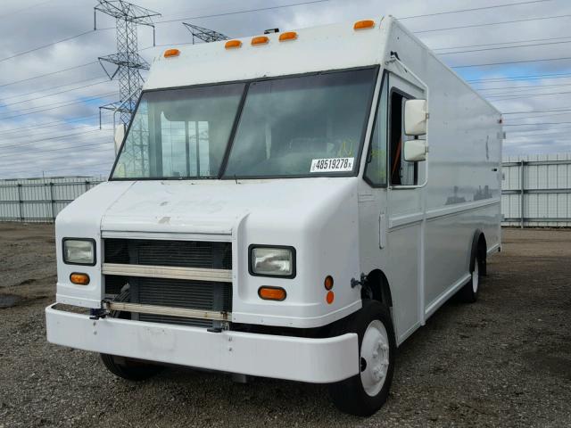 4UZA4FA45XCA64135 - 1999 FREIGHTLINER CHASSIS M WHITE photo 2