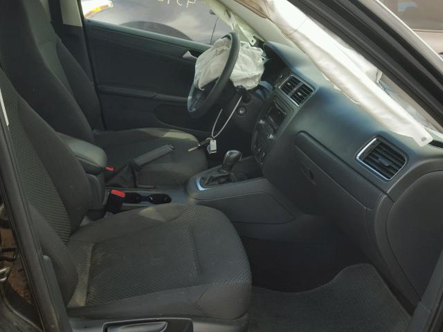 3VW2K7AJ1EM398677 - 2014 VOLKSWAGEN JETTA BASE BLACK photo 5