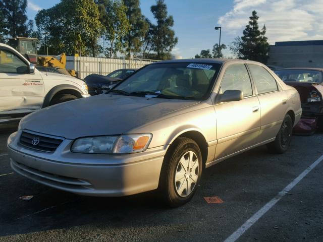 4T1BG22K01U773930 - 2001 TOYOTA CAMRY CE TAN photo 2