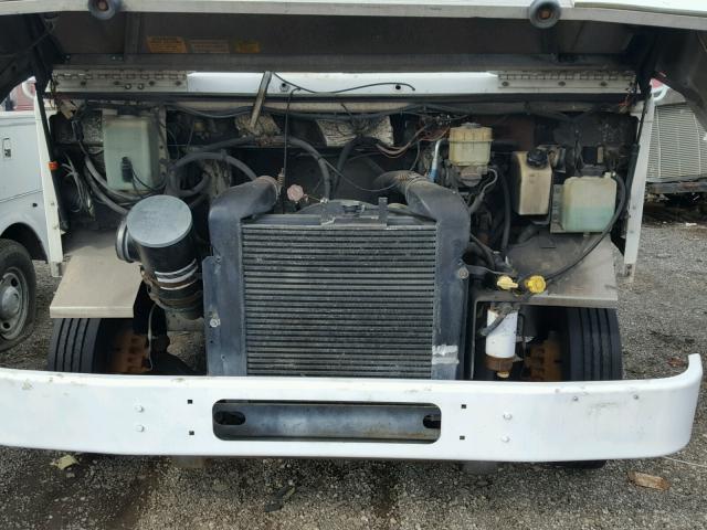 4UZA4FA48WC950512 - 1998 FREIGHTLINER CHASSIS M WHITE photo 7