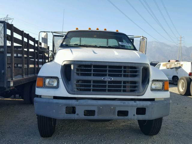 3FDNF6540YMA03035 - 2000 FORD F650 SUPER WHITE photo 9