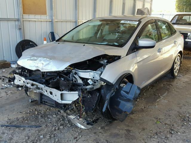 1FAHP3F20CL225147 - 2012 FORD FOCUS SE SILVER photo 2