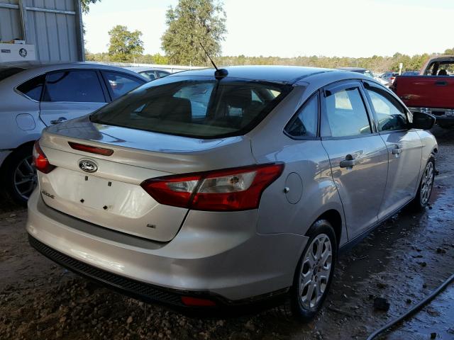 1FAHP3F20CL225147 - 2012 FORD FOCUS SE SILVER photo 4