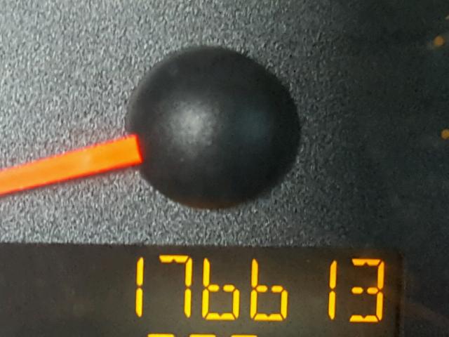 1G8AJ52FX4Z195195 - 2004 SATURN ION LEVEL SILVER photo 8