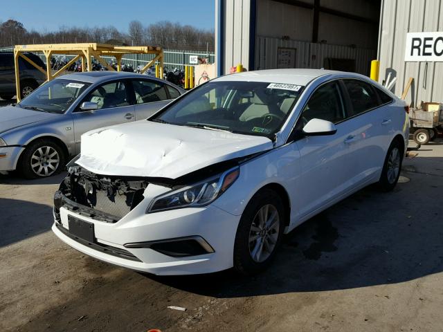 5NPE24AFXGH365213 - 2016 HYUNDAI SONATA SE WHITE photo 2