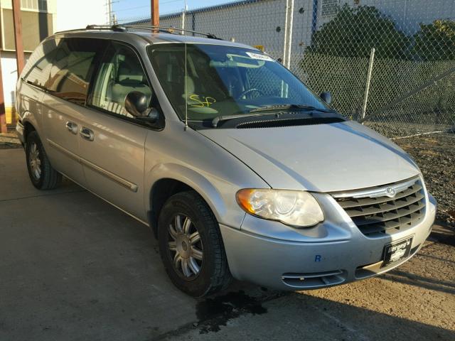 2A4GP54L46R858205 - 2006 CHRYSLER TOWN & COU SILVER photo 1