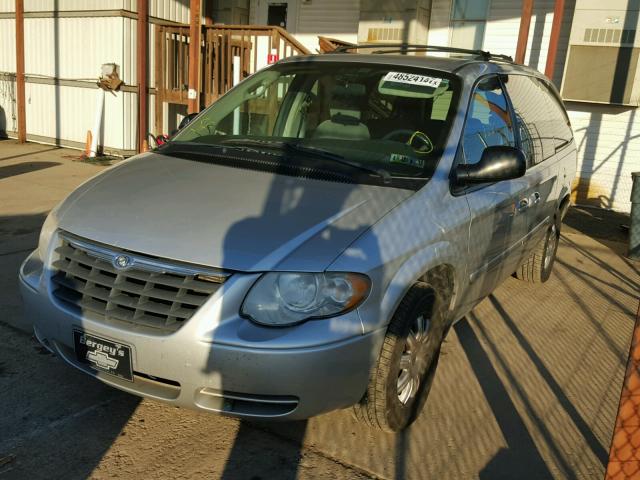 2A4GP54L46R858205 - 2006 CHRYSLER TOWN & COU SILVER photo 2