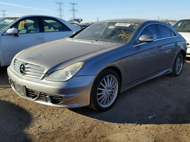 WDDDJ75X76A044857 - 2006 MERCEDES-BENZ CLS 500C GRAY photo 2