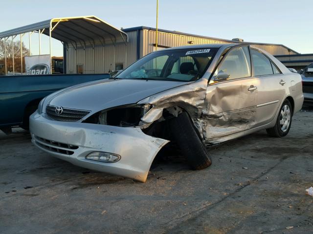 4T1BE32K82U632293 - 2002 TOYOTA CAMRY LE ვერცხლისფერი ფოტო 2