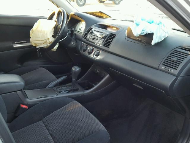 4T1BE32K82U632293 - 2002 TOYOTA CAMRY LE ვერცხლისფერი ფოტო 5