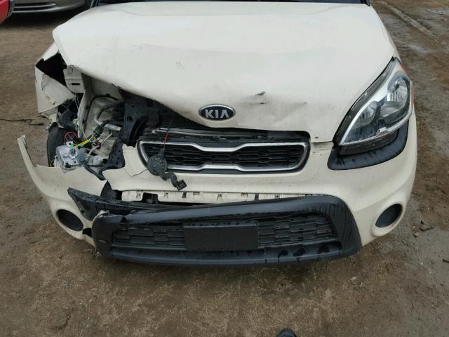 KNDJT2A51D7764485 - 2013 KIA SOUL CREAM photo 7