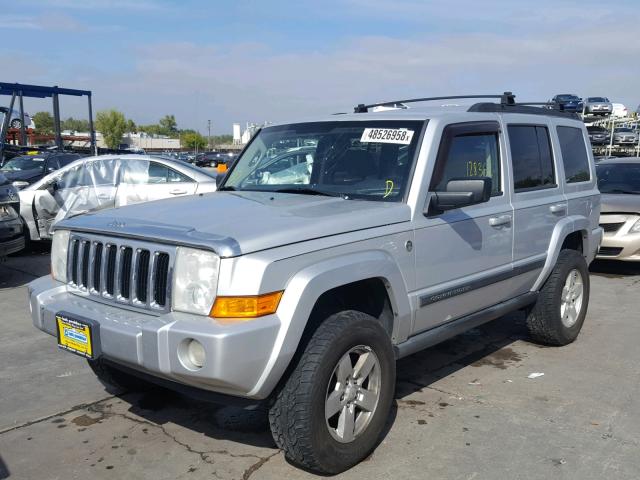 1J8HG48N57C672692 - 2007 JEEP COMMANDER SILVER photo 2