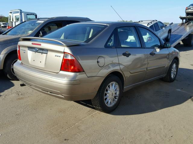 1FAFP34N65W226499 - 2005 FORD FOCUS ZX4 GOLD photo 4