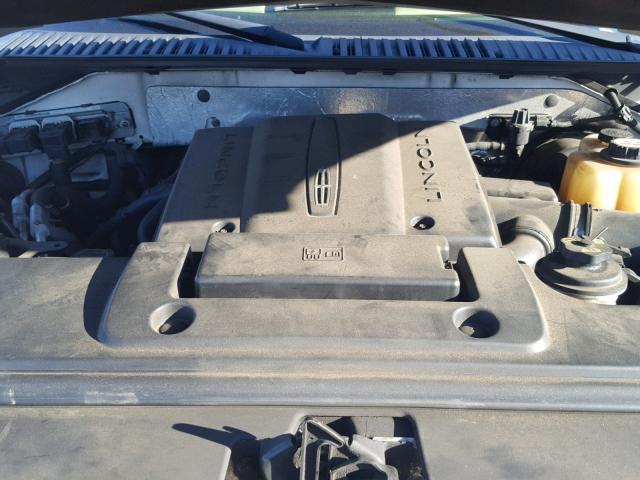 5LMFU28557LJ18041 - 2007 LINCOLN NAVIGATOR Biały zdjęcie 7