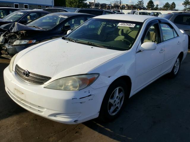 4T1BF32K22U020426 - 2002 TOYOTA CAMRY LE WHITE photo 2