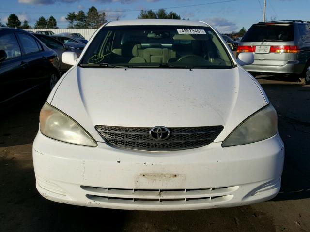 4T1BF32K22U020426 - 2002 TOYOTA CAMRY LE WHITE photo 9