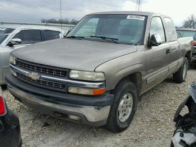 2GCEK19T8Y1368350 - 2000 CHEVROLET SILVERADO SILVER photo 2