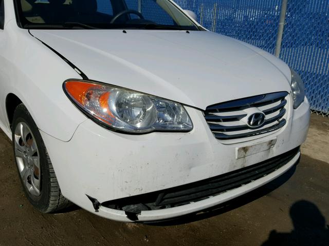 KMHDU4AD6AU889049 - 2010 HYUNDAI ELANTRA BL WHITE photo 9