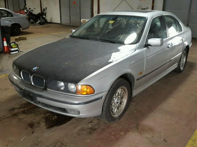 WBADM6340YGU28013 - 2000 BMW 528 I AUTO SILVER photo 2