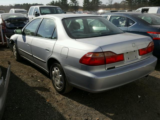 1HGCG564XWA254092 - 1998 HONDA ACCORD LX SILVER photo 3