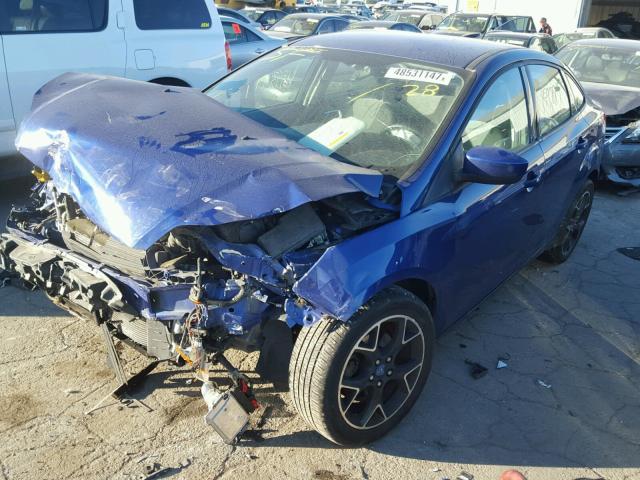 1FAHP3F28CL333774 - 2012 FORD FOCUS SE BLUE photo 2