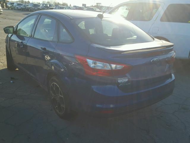 1FAHP3F28CL333774 - 2012 FORD FOCUS SE BLUE photo 3