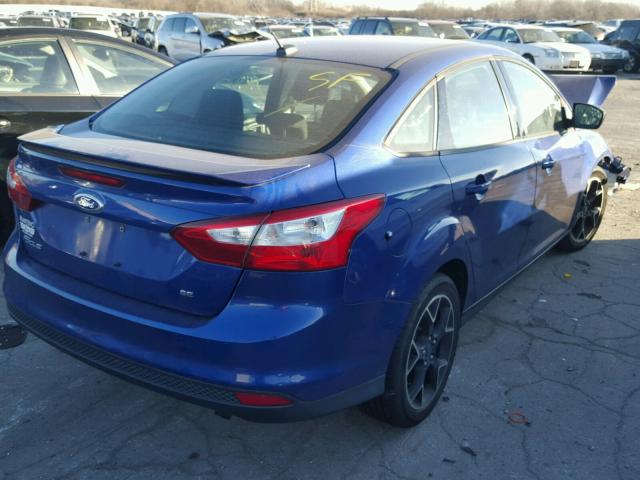 1FAHP3F28CL333774 - 2012 FORD FOCUS SE BLUE photo 4