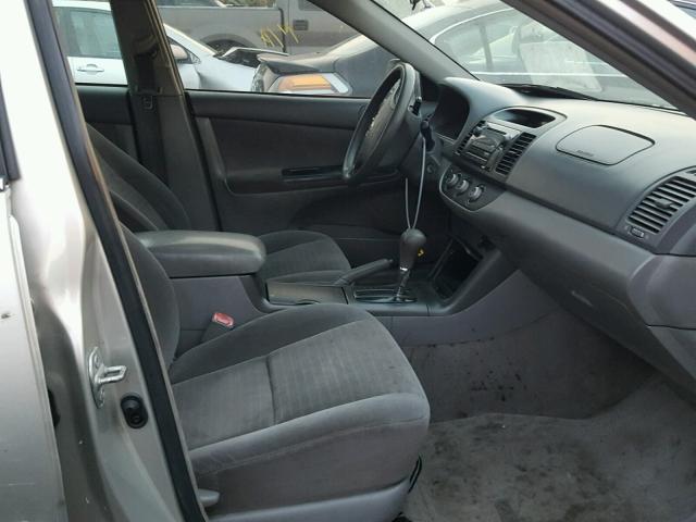 4T1BE32K15U021395 - 2005 TOYOTA CAMRY LE ვერცხლისფერი ფოტო 5