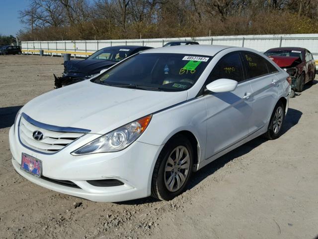 5NPEB4AC6BH020288 - 2011 HYUNDAI SONATA GLS WHITE photo 2