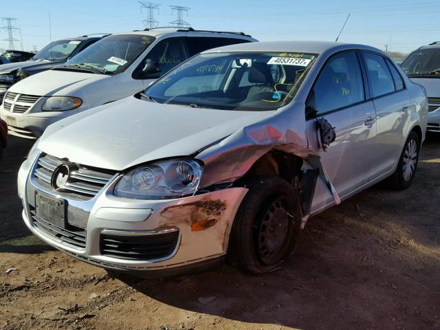 3VWJX7AJ7AM065536 - 2010 VOLKSWAGEN JETTA S SILVER photo 2