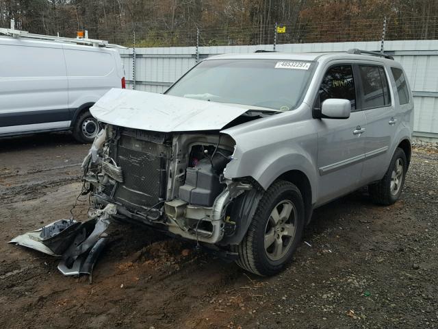 5FNYF3H56BB040655 - 2011 HONDA PILOT EXL SILVER photo 2