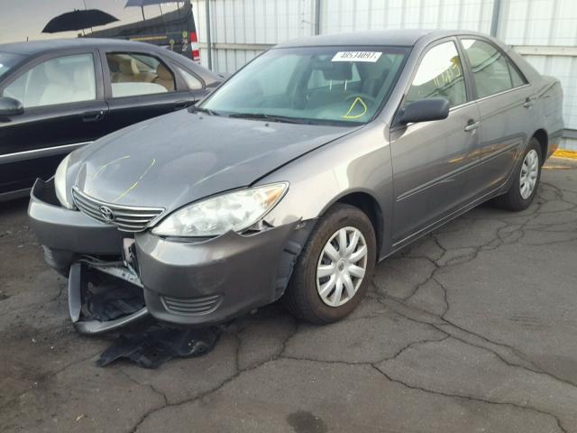 4T1BE32K85U983290 - 2005 TOYOTA CAMRY LE 灰色 照片 2