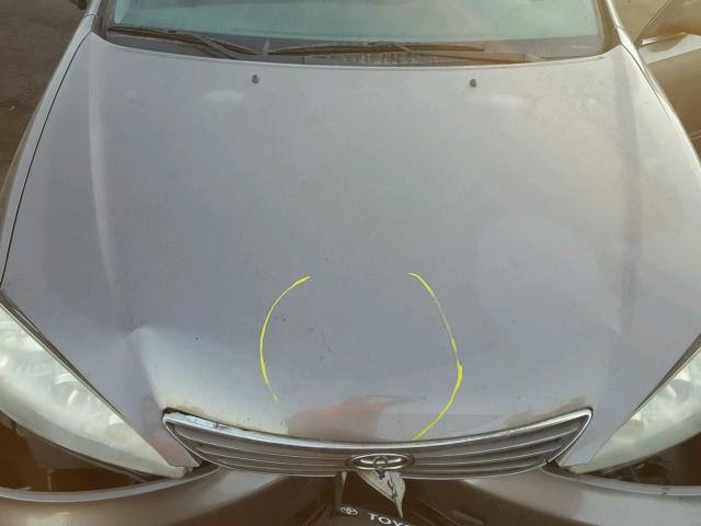 4T1BE32K85U983290 - 2005 TOYOTA CAMRY LE 灰色 照片 7