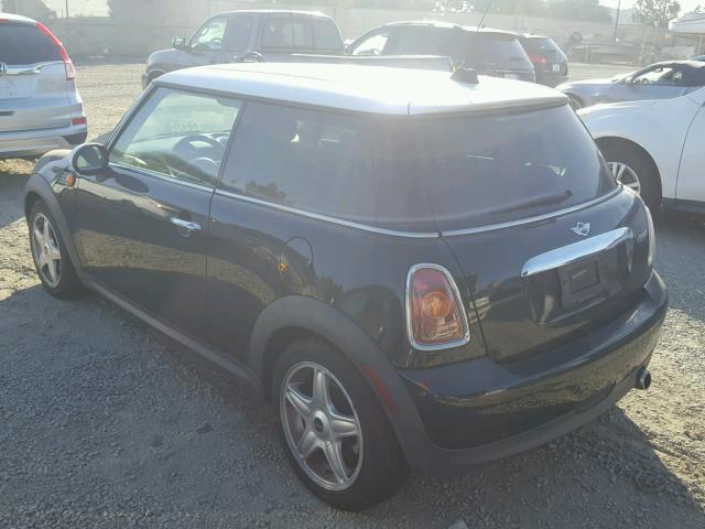 WMWMF3C54ATZ66714 - 2010 MINI COOPER BLACK photo 3