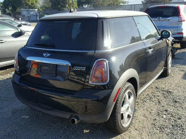 WMWMF3C54ATZ66714 - 2010 MINI COOPER BLACK photo 4