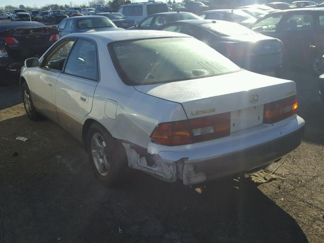 JT8BF28G3W5026090 - 1998 LEXUS ES 300 WHITE photo 3