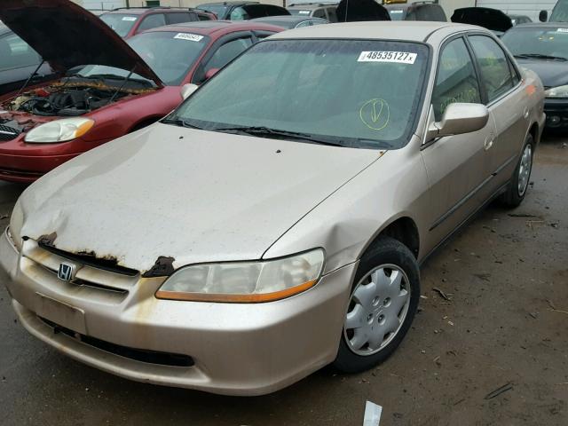 1HGCG5645YA065465 - 2000 HONDA ACCORD LX BEIGE photo 2