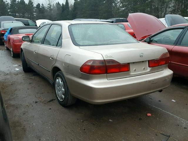 1HGCG5645YA065465 - 2000 HONDA ACCORD LX BEIGE photo 3