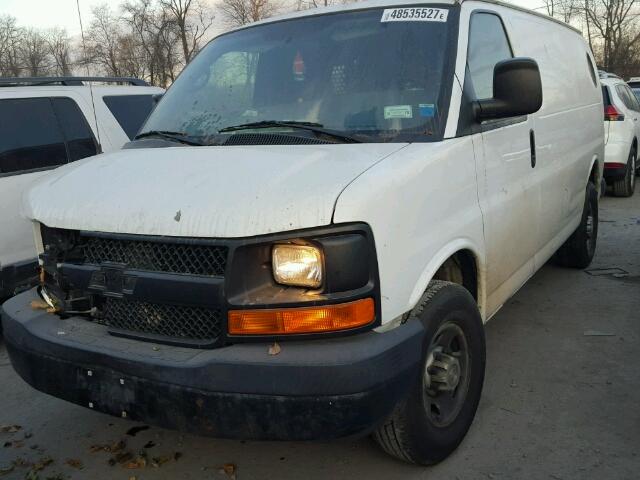 1GCGG25C181221878 - 2008 CHEVROLET EXPRESS G2 WHITE photo 2